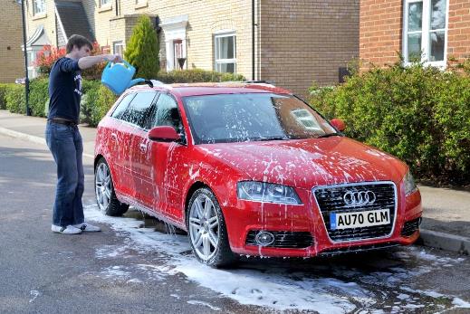 לא לשטוף את הרכב עם סבון כלים